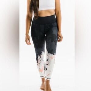 NEW Zyia Black Watercolor Ombre Summit Hi-Rise Ankle Leggings Sz 4 NWT